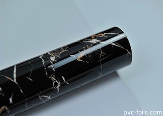 Films décoratifs en PVC à grain de marbre noir à haute brillance pour la stratification 2D, étanches