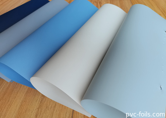 Film PVC auto-adhésif de couleur bleue super mate solide pour la décoration de maison DIY