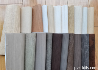 Film d'emballage en PVC à grains de bois de chêne rustique pour le remodelage des panneaux de meubles