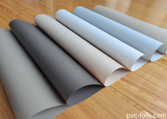 Film décoratif en PVC résistant au jaunissement pour l'emballage de profilés de rebords de fenêtres