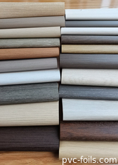 Film décoratif en PVC à grains de bois de chêne naturel pour les profils de fenêtre et de porte