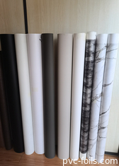 Film décoratif en PVC mat de marbre blanc pour les applications de presse à vide dans les panneaux de meubles