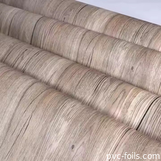 Film de stratification de meubles en PVC à grain de bois supermaté - facile à nettoyer et à entretenir