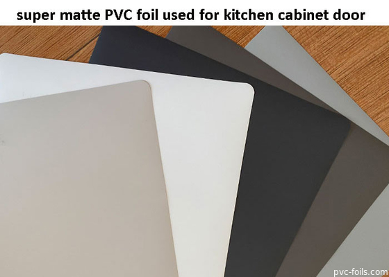 Aluminium décoratif noir mat superbe de PVC pour des portes d'armoire de cuisine