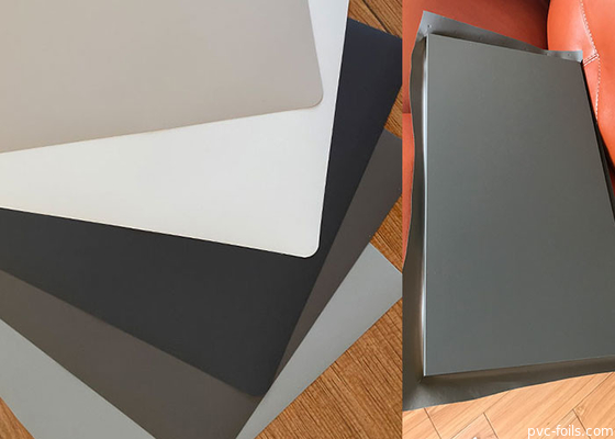 Petit pain décoratif mat superbe gris d'aluminium de PVC de couleur solide pour la couverture de portes de membrane