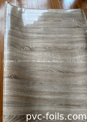 Film décoratif en PVC à grains de bois très brillants pour la stratification plate Largeur 1260 mm