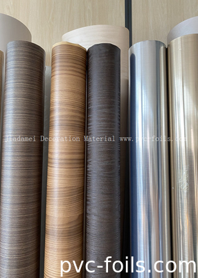 Film en PVC enveloppant un profil de grain de bois pour la décoration de panneaux de meubles intérieurs