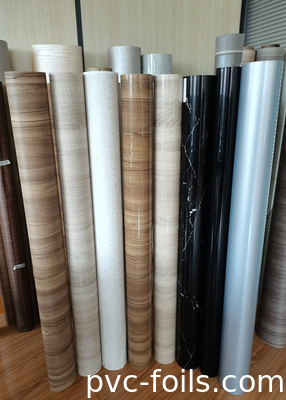 Rouleau de film en PVC pour meubles à haute brillance pour le pressage de la membrane de porte d'armoire