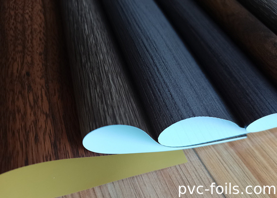 Folie de PVC autoadhésif à grains de bois pour le revêtement de meubles