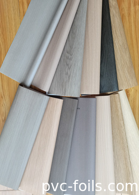 Film intérieur en PVC à grains de bois mate pour la décoration de la surface des meubles
