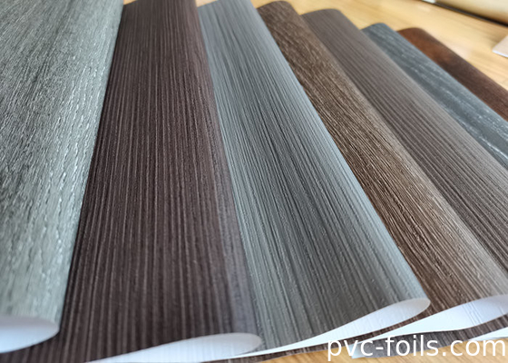Film de stratification en PVC à grains de bois de chêne naturel pour les profils de fenêtre et de porte