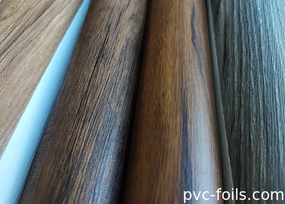 Film décoratif en PVC à grains de bois marron noyer pour fenêtres en plastique