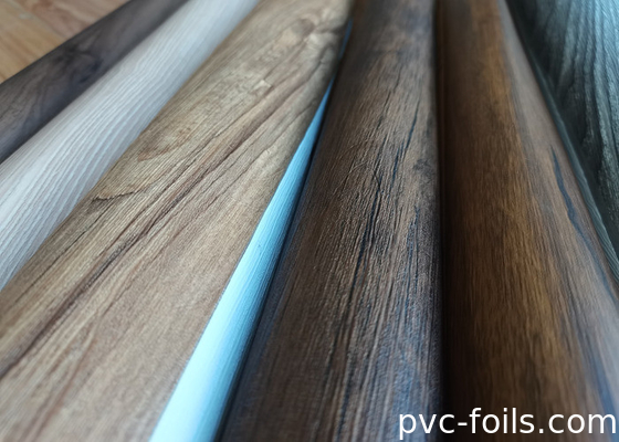 Film décoratif en PVC à grains de bois marron noyer pour fenêtres en plastique