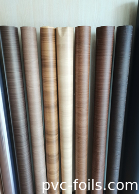 Film de stratification en PVC à grains de bois de chêne doré pour les profilés de fenêtre et de porte