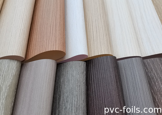 Film décoratif en PVC à texture de bois supermat pour l'emballage de panneaux et de profils en WPC