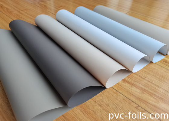 Film décoratif en PVC résistant au jaunissement pour l'emballage de profilés de rebords de fenêtres