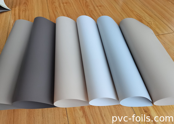 Film décoratif en PVC résistant au jaunissement pour l'emballage de profilés de rebords de fenêtres