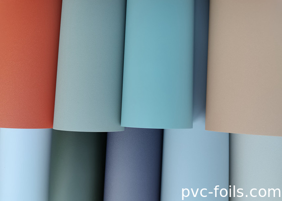 Film décoratif en PVC de couleur solide à contact doux pour presses sous vide et portes à membrane