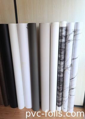 Film de meubles en PVC hautement brillant pour les surfaces des armoires et des armoires