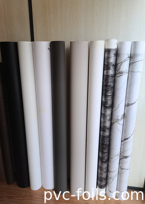Film décoratif en PVC mat de marbre blanc pour les applications de presse à vide dans les panneaux de meubles