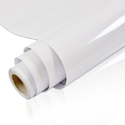 Film décoratif en PVC de couleur solide personnalisable pour la stratification des finitions semi-brillantes