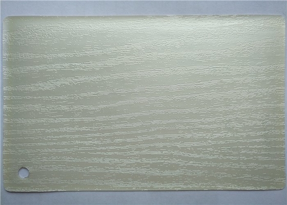 Le chêne peint blanc lourd gravent l'aluminium en refief décoratif de PVC pour la porte de salle de bains