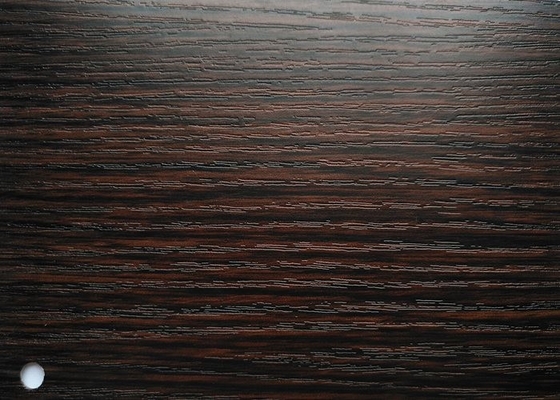 Films décoratifs de PVC de noix de couleur foncée en bois pour la surface intérieure auto-adhésive