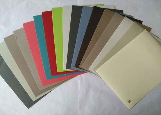 Les fournisseurs de petit pain de film de PVC de forces de défense principale ont gravé la matte en refief de couleur solide